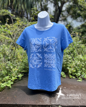 Load image into Gallery viewer, Manu Quilt Women's Scoop Neck T-Shirt